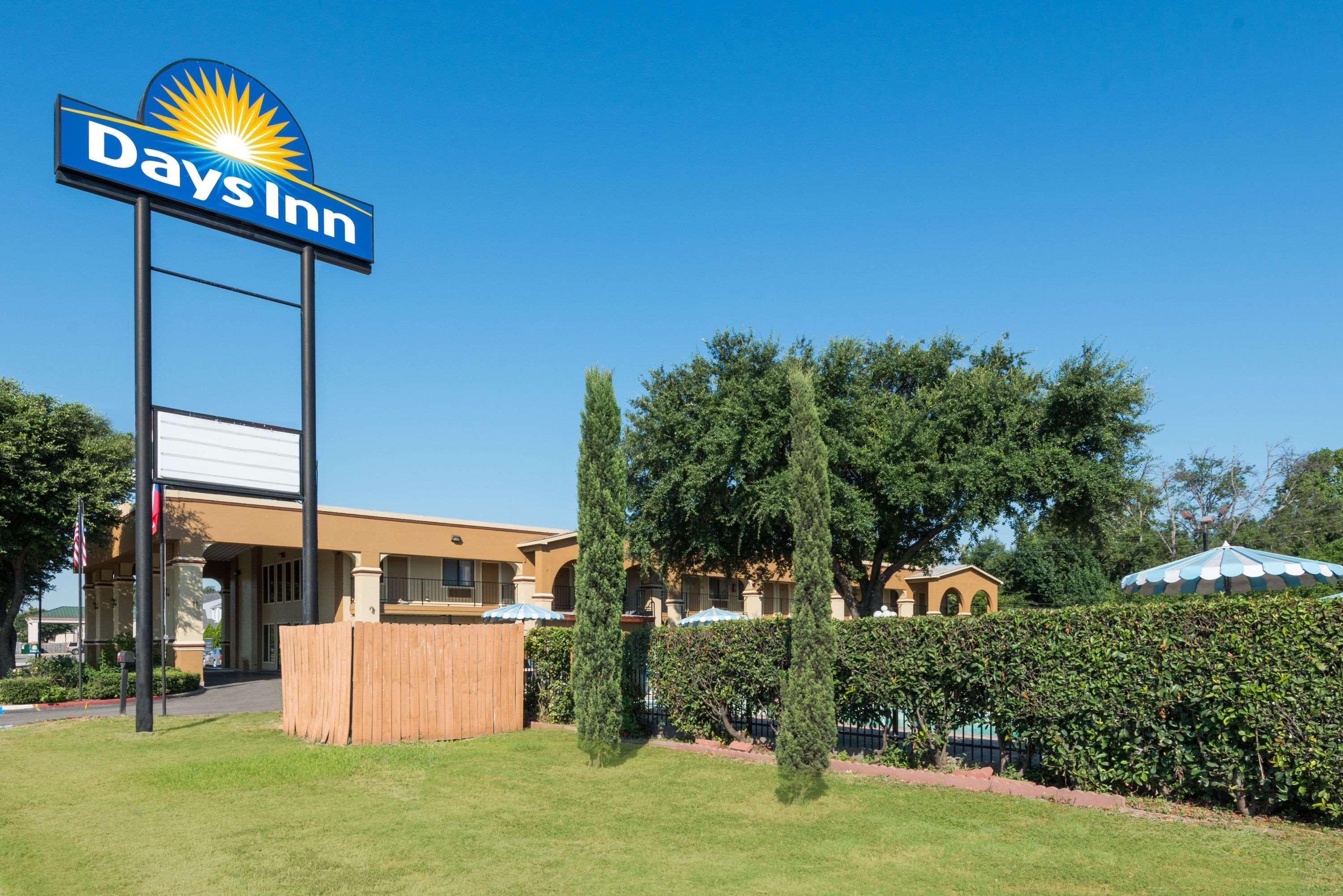 Days Inn By Wyndham San Marcos Exteriör bild